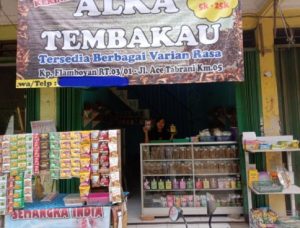 Pemilik Toko Alka Tembakau, Kec. Nanggung, Bogor, Susilawati.