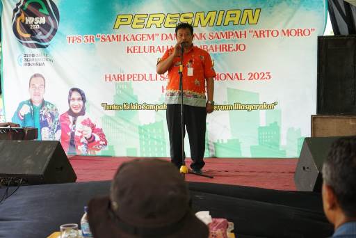 Kepala DLH Kabupaten Blora, Istadi Rusmanto saat memberikan sambutan TPS 3R dan Bank Sampah di Kelurahan Tambahrejo, Selasa (21/2/2023).