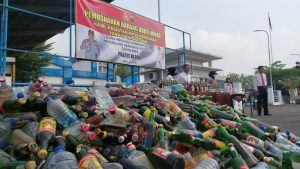 Di Blora, Ribuan Miras Berbagai Merk dan Ukuran di Musnahkan Jelang Lebaran