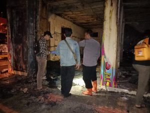 Toko pakaian ludes terbakar di Karangmoncol, Purbalingga.