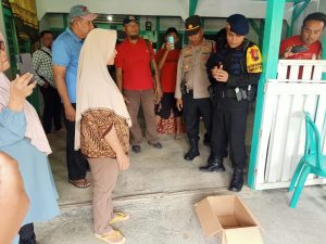 Tim Brimob Polda Jateng saat evakuasi rumah, ditemukannya granat di Desa Bleboh, Kecamatan Jiken, Kabupaten Blora