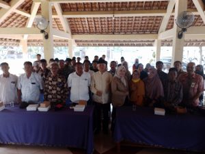 Padmasari Mestikajati saat sosialisasi kepatuhan pembayaran pajak bersama Bambang Sadono, Plt Kepala UPPD Blora, Camat dan Kades