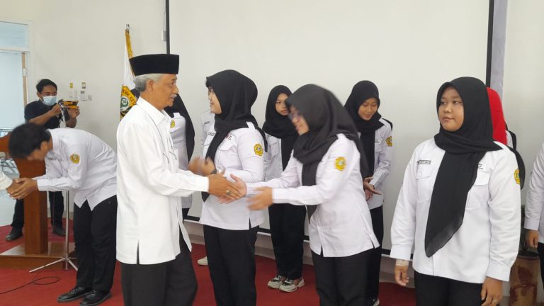 Ketua PMI Blora, Sutikno Slamet usai melantik KSR Poltekkes Semarang, Sabtu (6/5).
