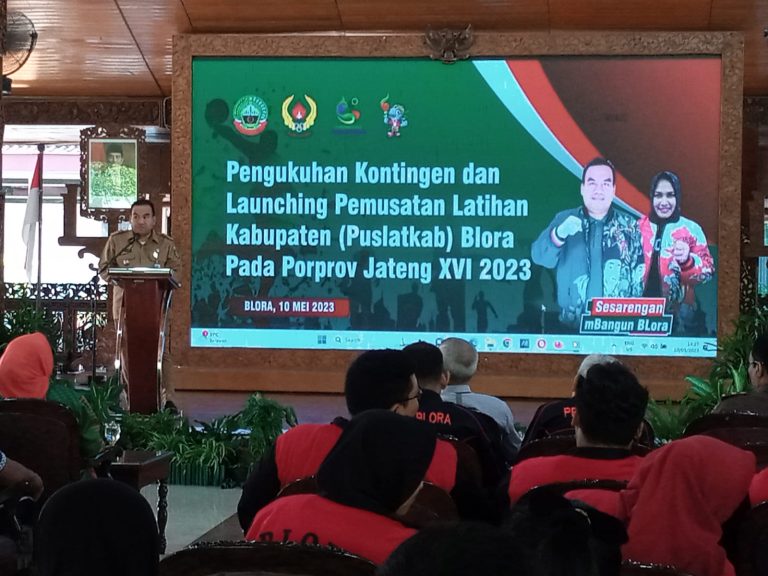 Bupati Arief Rohman saat launching Puslatkab dan pengukuhan kontingen Blora di Porprov Jateng 2023, bertempat di Pendopo Kabupaten, Rabu (10/5).