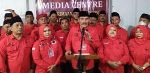 PDIP Blora saat mendaftarkan Bakal Calon Legislatif (Bacaleg) di kantor Komisi Pemilihan Umum Daerah (KPUD) Blora, pada Kamis (22/5).