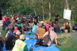 Pesanggem Blora saat rakor ditengah hutan membahas agenda kunker Presiden Joko Widodo untuk menyerahkan Surat Keputusan (SK) Perhutanan Sosial KHDPK, Selasa (23/5/2023).