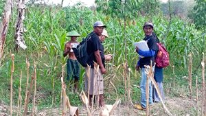 Pesanggem Desa Kemiri saat mengajukan lahan garapan hutan.