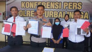 Wakapolres Purbalingga didampingi Plt Kasi Humas Iptu Imam Saefudin dan Kanit III Satreskrim Iptu Arisno.