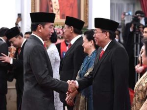 Presiden Joko Widodo resmi melantik Djan Faridz dan Gandi Sulistiyanto Soeherman sebagai anggota Dewan Pertimbangan Presiden (Wantimpres), Senin (17/7/2023).