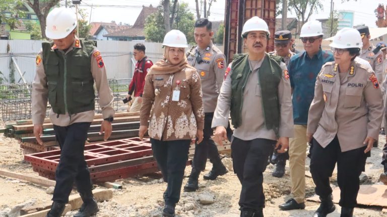 Wakapolri Komjen Pol Agus Andrianto pulang kampung (pulkam) sekaligus meninjau pembangunan Rumah Sakit (RS) Bhayangkara Tingkat IV di Desa Jagong, Kecamatan Kunduran Kabupaten Blora.
