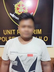 Pelaku penganiayaan S (33) alias Golek warga Desa Wegil saat digelandang di Mapolsek Sukolilo, Pati, Jumat (28/07/2023).