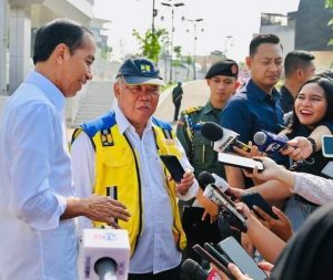 Presiden Joko Widodo usai meresmikan Sodetan Ciliwung di Jakarta, pada Senin, (31/7/2023).
