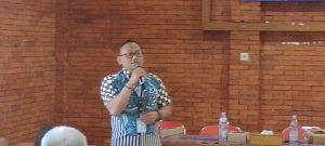 Kepala Bank Jateng Cabang Blora, Mulyanto saat memberikan sambutan acara Sosialisasi Produk dan Layanan di Saung Mekar Sari, Karangjati Blora, pada Rabu (12/7/23).
