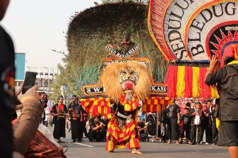 Salah satu penampilan kebudayaan nusantara di Karnaval PNBK 2023. (Foto : Twitter @mas_triadhianto).