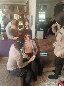 Tim Dokkes dan Polres Jaksel menyambangi kediaman mahasiswa korban jeratan kabel optik.