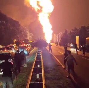 Truk BBM Terbakar di Tol Balmera Medan, Jumat (4/8/2023).