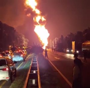 Truk BBM Terbakar di Tol Balmera Medan, Jumat (4/8/2023).