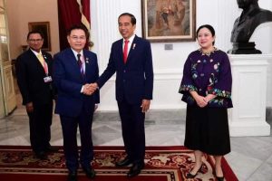 Presiden Joko Widodo menerima kunjungan kehormatan ketua parlemen tiga negara ASEAN secara serentak di Istana Merdeka, Jakarta, pada Senin, 7 Agustus 2023.