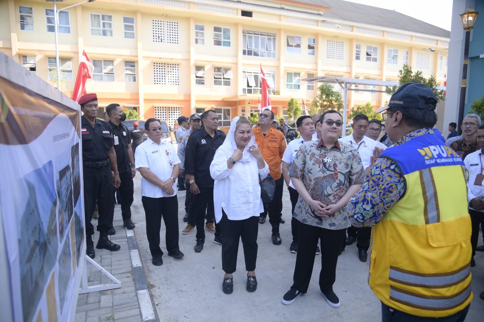 Anggota DPR RI Komisi V Mochamad Herviano Widyatama didampingi Wali kota Semarang Hevearita Gunaryanti Rahayu, saat meninjau Rumah Susun Semarang Hebat.