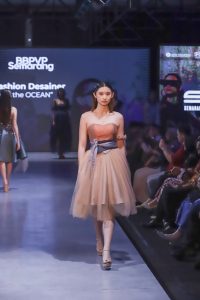 Salah satu model saat mengikuti Event Semarang Fashion Trend (SFT) 2023.