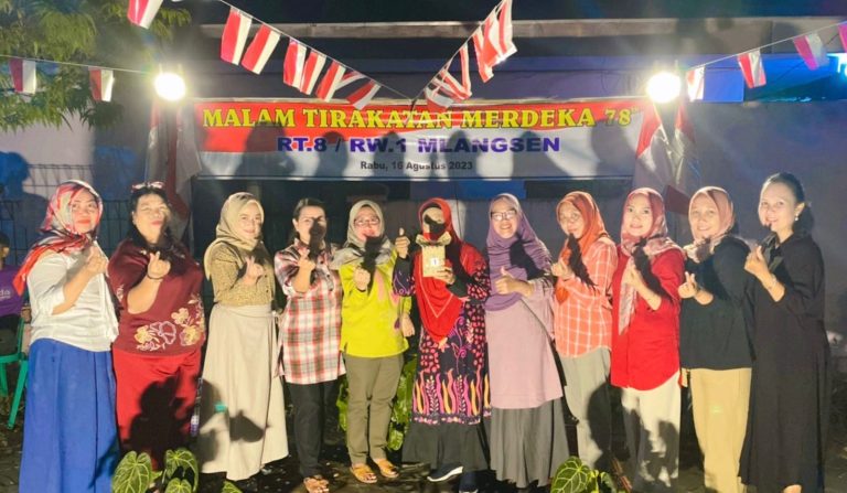 Warga RT 08/01 Kelurahan Mlangsen, Kec/Kab Blora, menggelar doa bersama malam 17 Agustus 2023, di Jalan Manggar, belakang Asrama Kodim 0721/Blora.