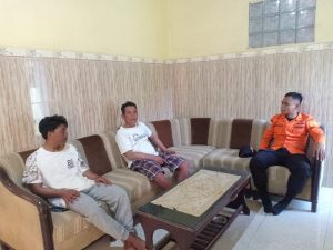 Ketiganya survive, setelah terombang ambing di laut selama 4 hari bisa selamat berenang dengan menggunakan alat bantu Dampra dan selembar papan rakit.