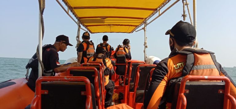 Tim Sar Gabungan saat melakukan pencarian tiga nelayan yang hilang diperairan Jepara, beberapa waktu lalu.