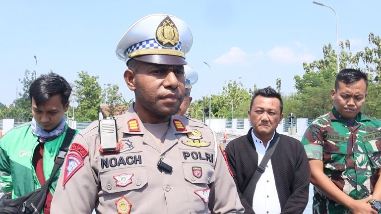 Kasatlantas Polres Blora, AKP Noach Hendrik saat bersama media wawancara rekayasa arus lalu lintas mengantisipasi kemacetan Karnaval Blora dalam rangka memeriahkan HUT Ke-78 Kemerdekaan RI, Kamis (24/8).