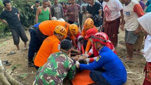korban berhasil dievakuasi dalam keadaan selamat selanjutnya dibawa ke RSUD Merah Putih Kabupaten Magelang untuk pengobatan
