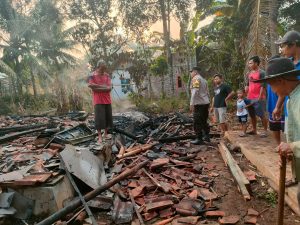Rumah semi permanen milik warga di Desa Karanggedang, Kecamatan Bukateja, Kabupaten Purbalingga ludes terbakar, Kamis (31/8/2023) dini hari. 