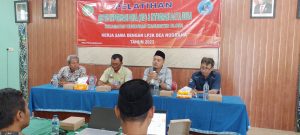Narasumber yang juga dosen dari STTR Cepu, Joko Handoyo saat memberikan sambutan pelatihan SID dan Integrasi Data Desa, di Kunduran Kabupaten Blora, Selasa (5/9/2023).