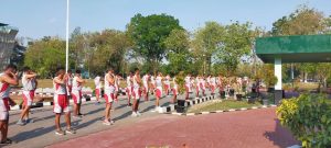 Prajurit saat mengikuti Senam Sparko di lapangan Mako 410/Alg Blora, pada Kamis (7/9/2023).