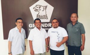 Wahyu Puji Widodo didampingi struktural pengurus DPC Partai Gerindra Kota Semarang, Joko Sunaryo, Sabtu (9/9/2023).