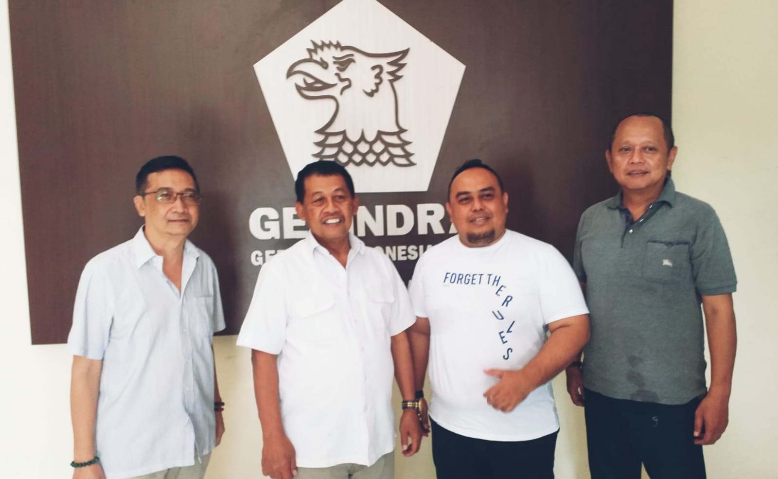 Wahyu Puji Widodo didampingi struktural pengurus DPC Partai Gerindra Kota Semarang, Joko Sunaryo, Sabtu (9/9/2023).