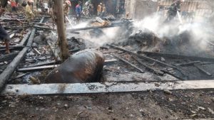 Ketiga rumah tersebut milik Parmin. Akibat kebakaran tersebut hewan piaraan sapi dan kambing ikut hangus terpanggang.