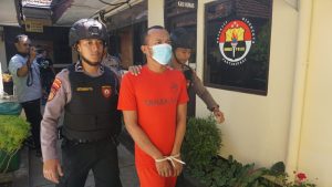 ST (34) pekerjaan buruh warga Kecamatan Kaligondang, Kabupaten Purbalingga saat digelandang di Mapolres Purbalingga.