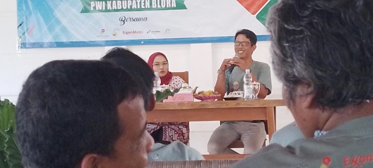 Wartawan Blora saat mendapatkan pendalaman materi jurnalistik, di Joglo Nirwana, Kamis (16/11).