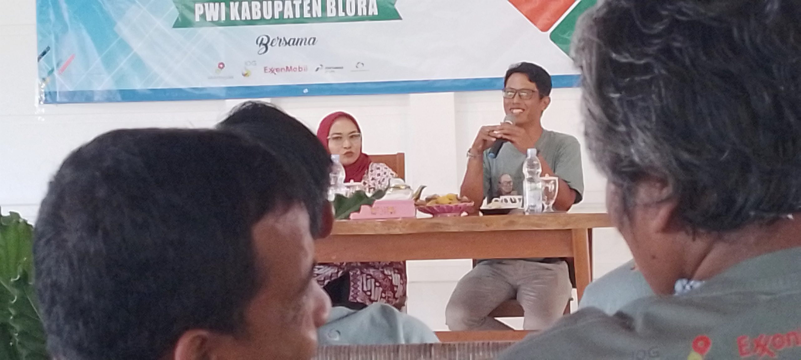 Wartawan Blora saat mendapatkan pendalaman materi jurnalistik, di Joglo Nirwana, Kamis (16/11).