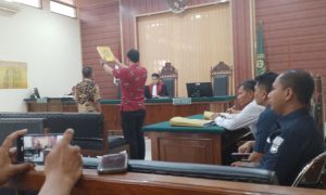 Saksi pemohon (PT Agritama Prima Mandiri) saat mengikuti Praperadilan Polres Blora, Kamis (23/11/2023).