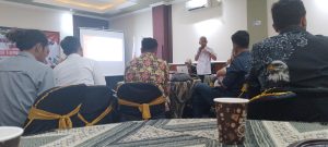 Ketua PMI Blora ir. H. Sutikno Selamet saat memberikan sambutan Media Gathering dengan Persatuan Wartawan Indonesia (PWI) di RM Bambu Sanjaya, Kamis (30/11/2023).