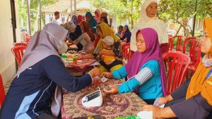 Antusias masyarakat Kebumen saat mengikuti cek kesehatan Jaringan Muda Muhaimin, Jumat (8/12/2023).