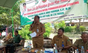 Bupati Arief Rohman panen lele di Desa Andongrejo, Blora, Rabu 20 Desember 2023.