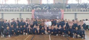 KPU Blora saat melantik 20.839 KPPS di Gor Mustika Blora, Kamis (25/1).