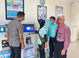 Kepala BPJS Kesehatan Cabang Pati, Wahyu Giyanto saat melakukan supervisi pelayanan peserta JKN di Rumah Sakit Keluarga Sehat (KSH) Tayu, Rabu (03/01). 