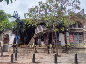 Gedung Butterworth, bangunan bersejarah di Kota Lama yang roboh, Selasa (23/1/2024).