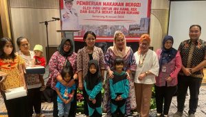 Budi Gunadi Sadikin bersama Walikota Semarang dalam kegiatan Pemberian Makanan Bergizi (PMB) untuk ibu hamil dan balita berat badan kurang di Hotel Aruss Kota Semarang, Selasa (16/1/2024).