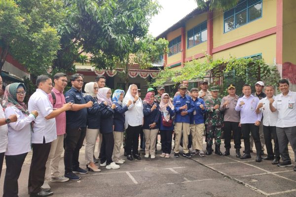 Wali Kota Semarang, Hevearita Gunaryanti Rahayu saat meninjau gudang logistik pemilu di Semarang Barat, Rabu 7/2/2024).