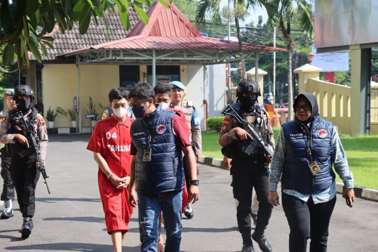 DS saat digelandang di Polrestabes Semarang, Jumat (9/2/2024).