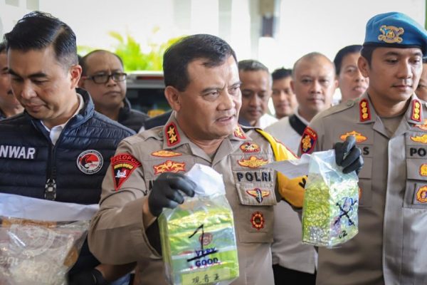 Kapolda Jateng, Irjen Pol Ahmad Luthfi saat memimpin konferensi pers penangkapan tersangka jaringan pengedar narkoba lintas Jawa dan Sumatra, Jumat (23/2/2024).