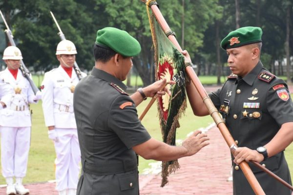 Tongkat Komando Batalyon Infanteri 410/Alugoro dipegang oleh komandan baru, yakni Letkol Inf.Agung Cahyono.